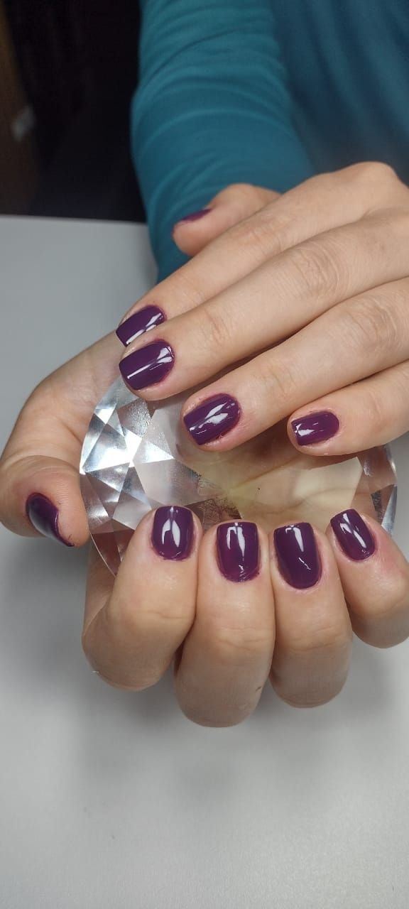 Esmaltação roxo uva com brilho intenso - Unhas em gel Ubiratã e Goioerê